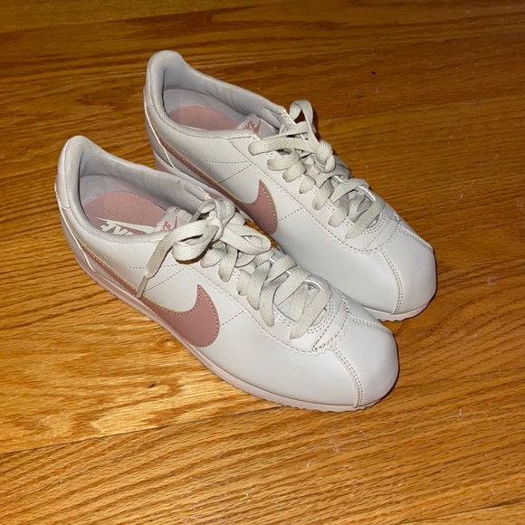 NIKE CHEERLEADING SHOES 7 - Picture 1 of 6